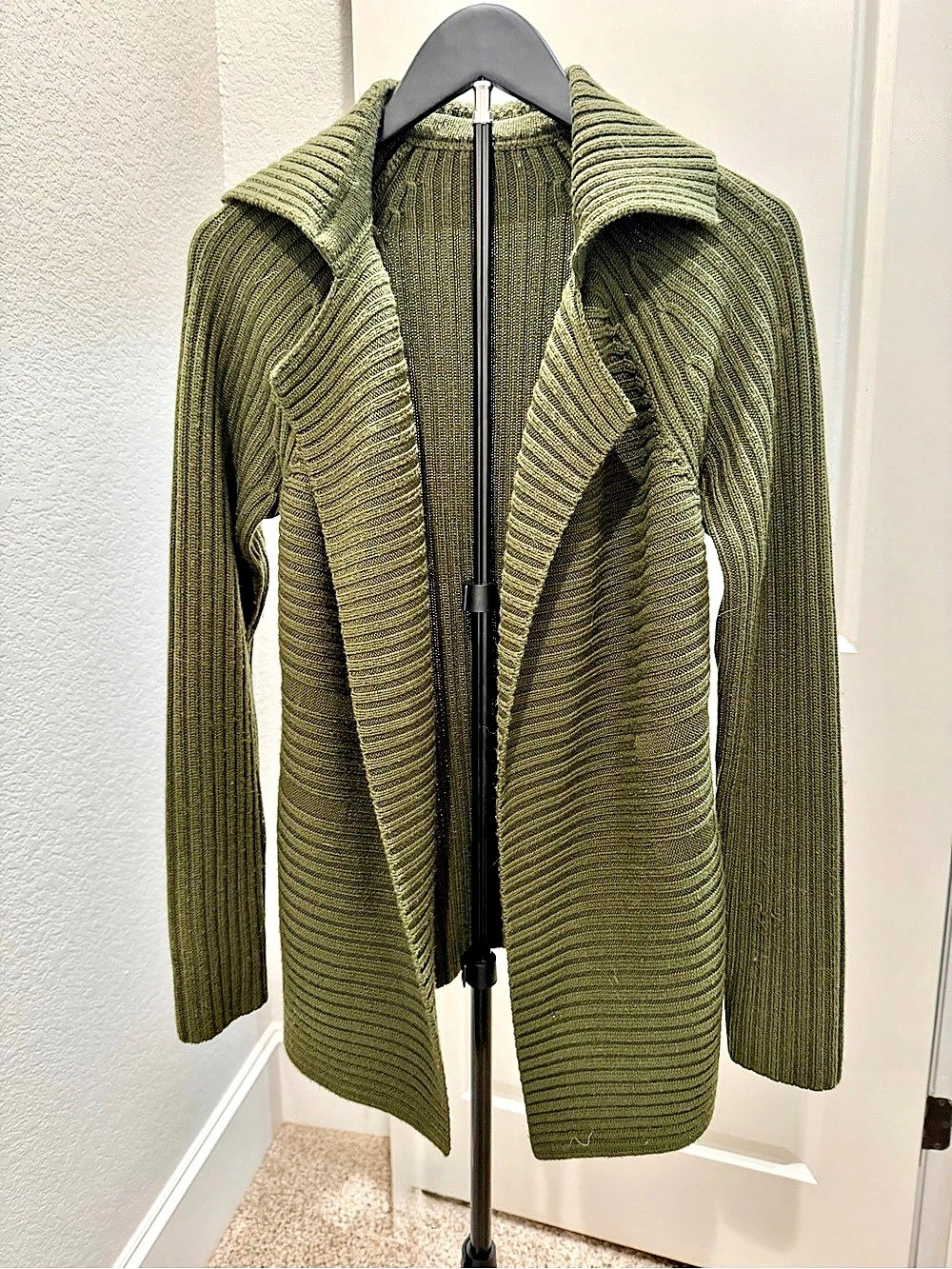Carlisle Ribbed Open Front Cardigan in Olive Size Small